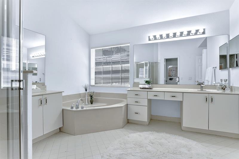 Image 42 of 91 For 2807 Oakbrook Ln