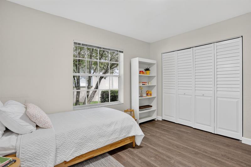 Image 44 of 91 For 2807 Oakbrook Ln