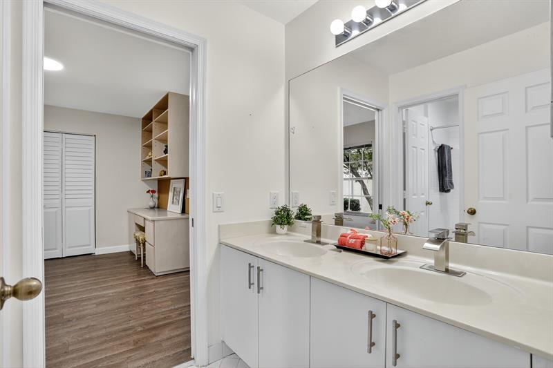 Image 46 of 91 For 2807 Oakbrook Ln