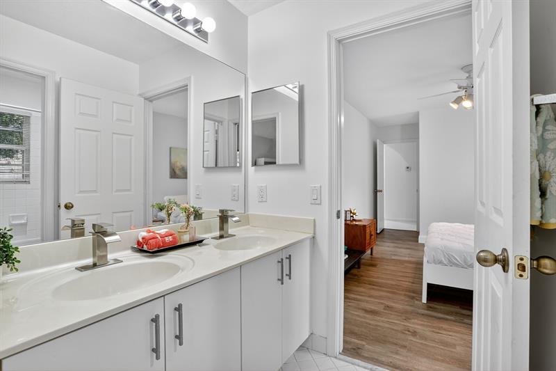 Image 47 of 91 For 2807 Oakbrook Ln