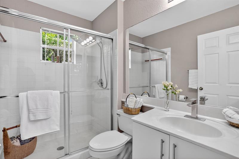 Image 54 of 91 For 2807 Oakbrook Ln