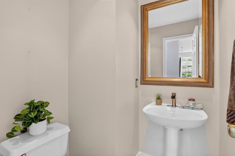 Image 57 of 91 For 2807 Oakbrook Ln