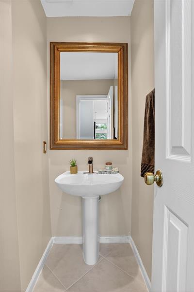 Image 58 of 91 For 2807 Oakbrook Ln