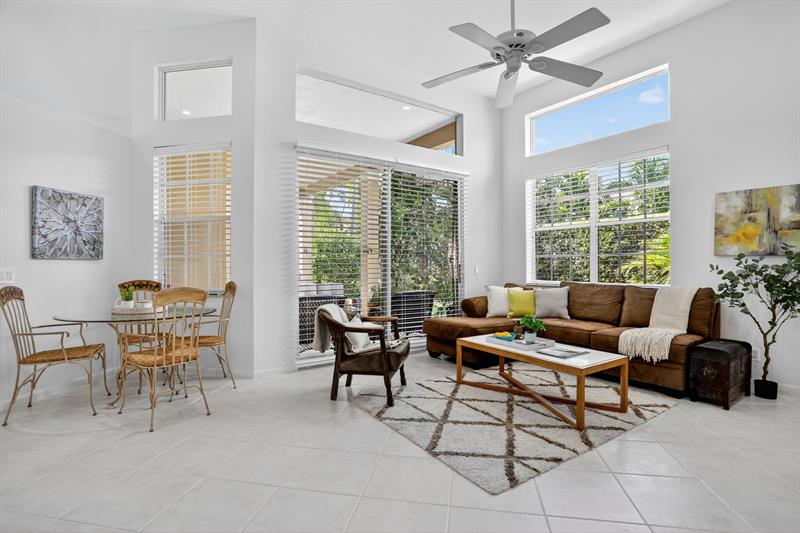 Image 6 of 91 For 2807 Oakbrook Ln