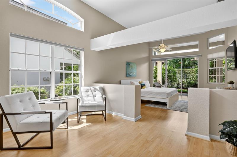 Image 7 of 91 For 2807 Oakbrook Ln