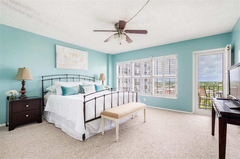 Image 10 of 23 For 405 Ocean Blvd  915