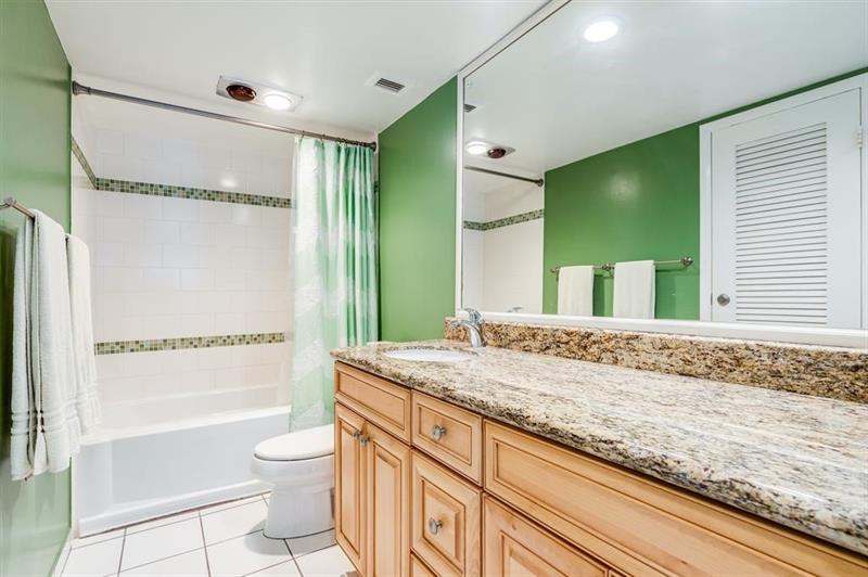 Image 12 of 23 For 405 Ocean Blvd  915