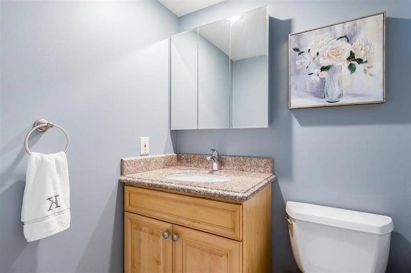 Image 13 of 23 For 405 Ocean Blvd  915