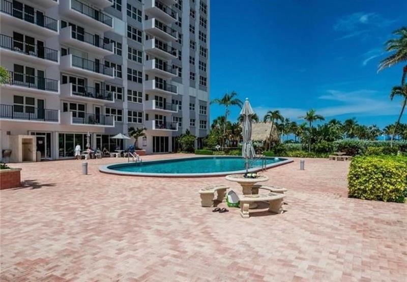 Image 16 of 23 For 405 Ocean Blvd  915