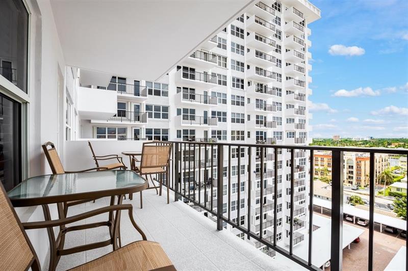 Image 2 of 23 For 405 Ocean Blvd  915