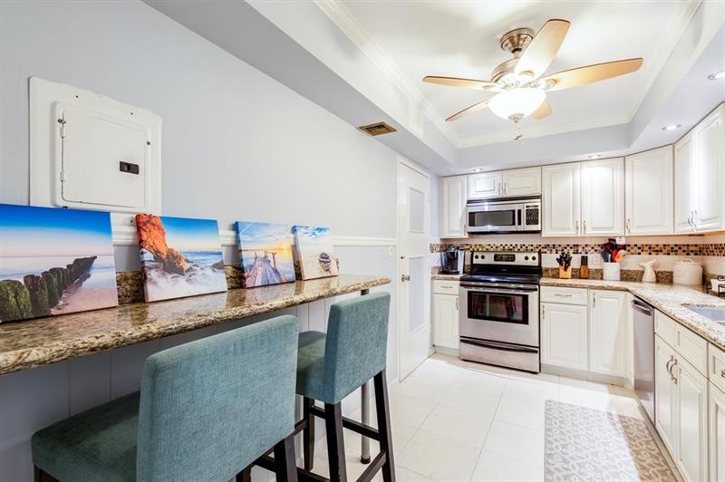 Image 6 of 23 For 405 Ocean Blvd  915