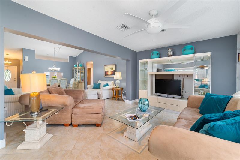 Image 10 of 33 For 21314 Chinaberry Dr