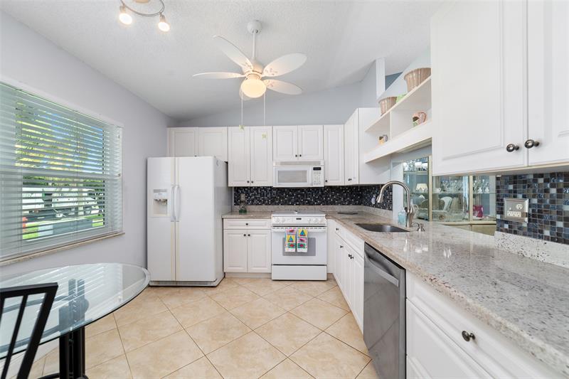 Image 11 of 33 For 21314 Chinaberry Dr