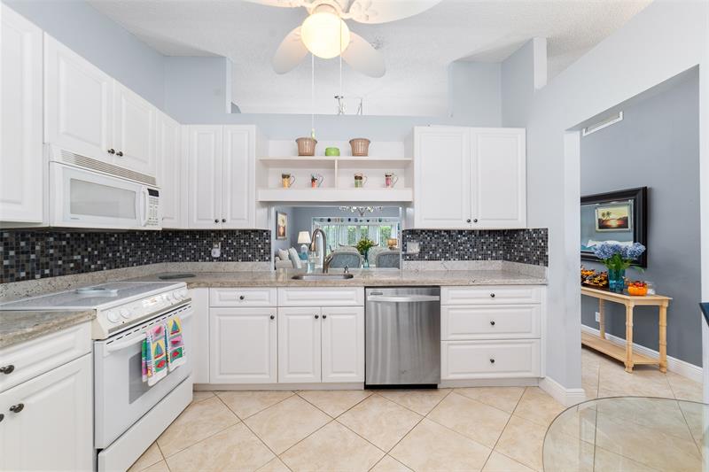 Image 12 of 33 For 21314 Chinaberry Dr