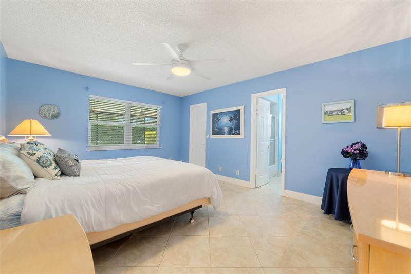 Image 17 of 33 For 21314 Chinaberry Dr