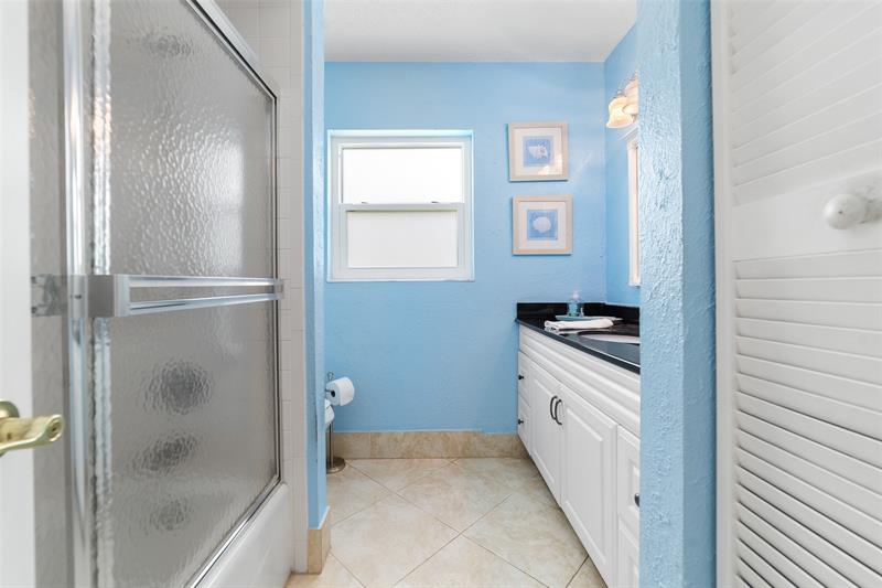 Image 19 of 33 For 21314 Chinaberry Dr