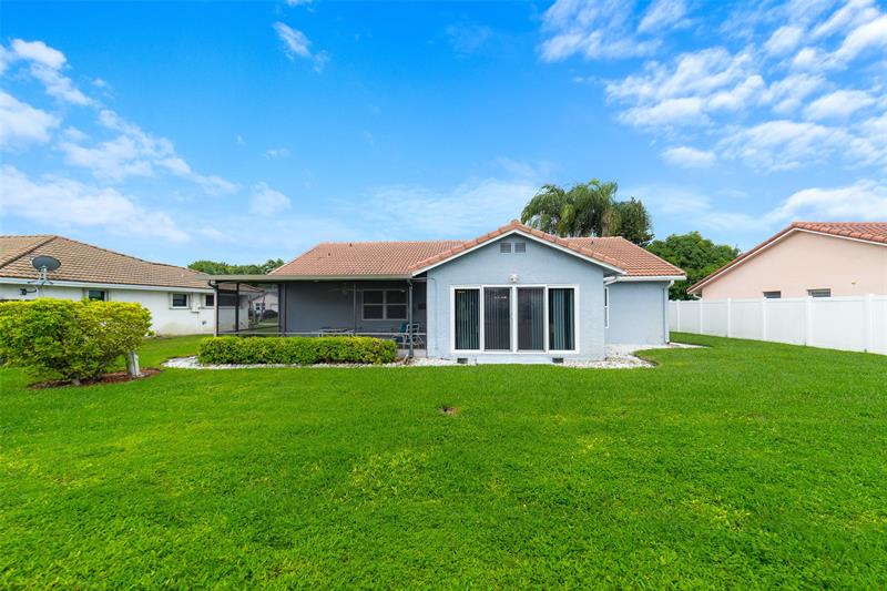 Image 24 of 33 For 21314 Chinaberry Dr