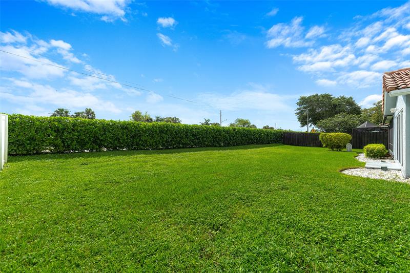 Image 25 of 33 For 21314 Chinaberry Dr
