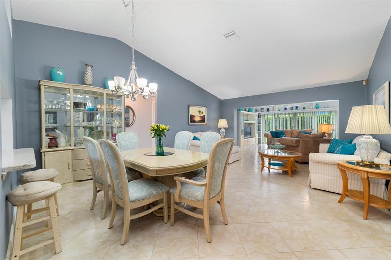 Image 6 of 33 For 21314 Chinaberry Dr