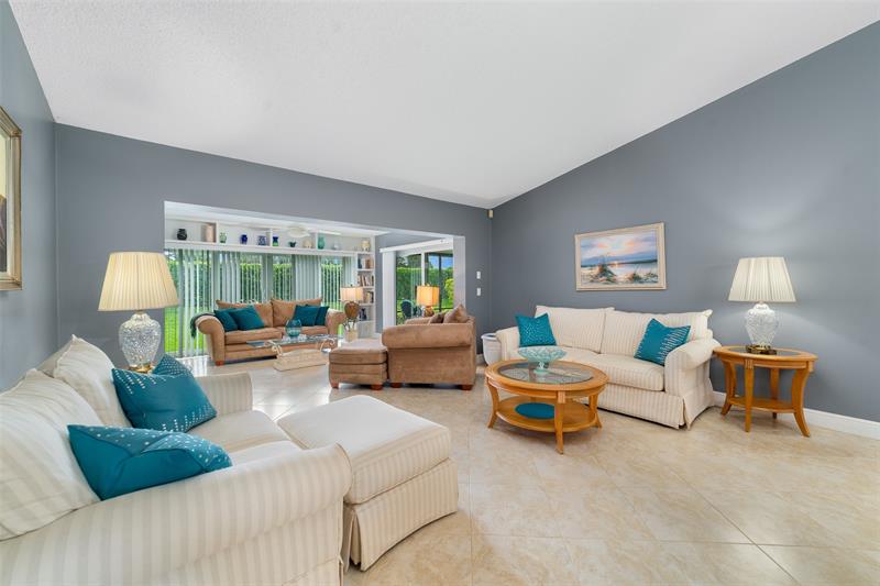 Image 7 of 33 For 21314 Chinaberry Dr