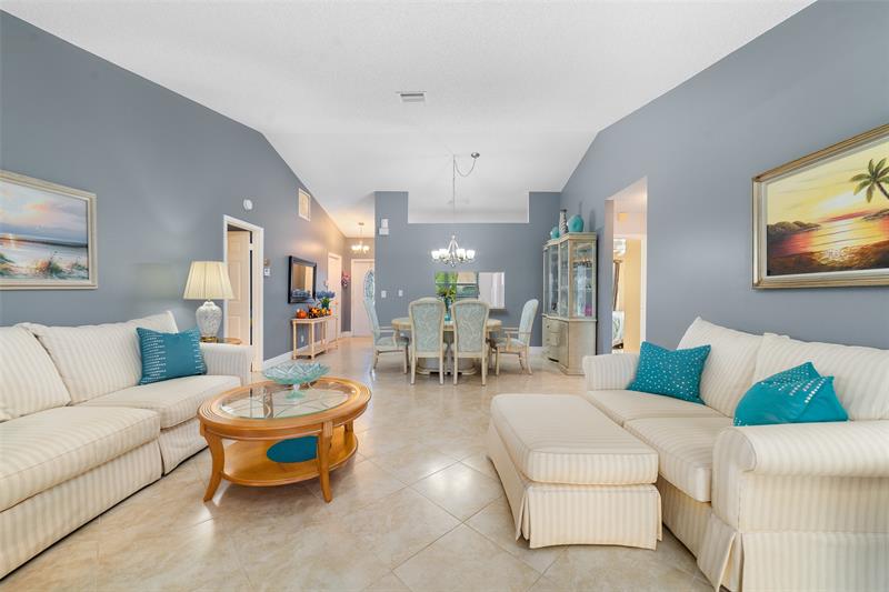 Image 8 of 33 For 21314 Chinaberry Dr