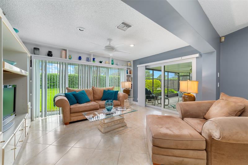 Image 9 of 33 For 21314 Chinaberry Dr