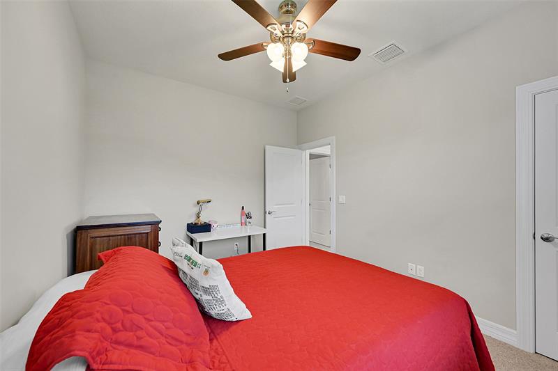 Image 19 of 43 For 964 Banyan Dr