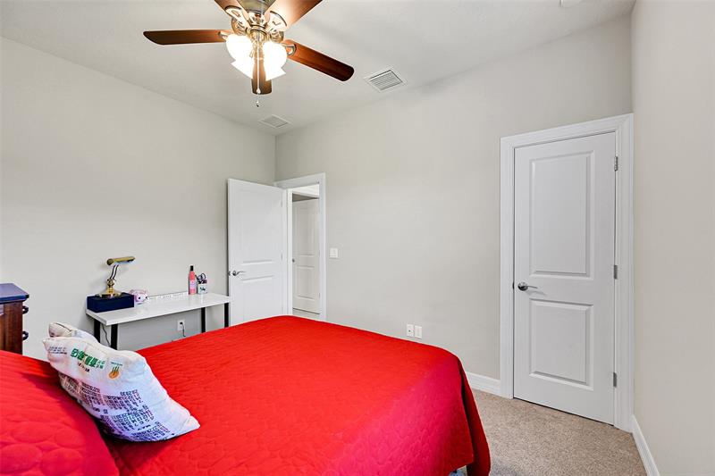 Image 21 of 43 For 964 Banyan Dr