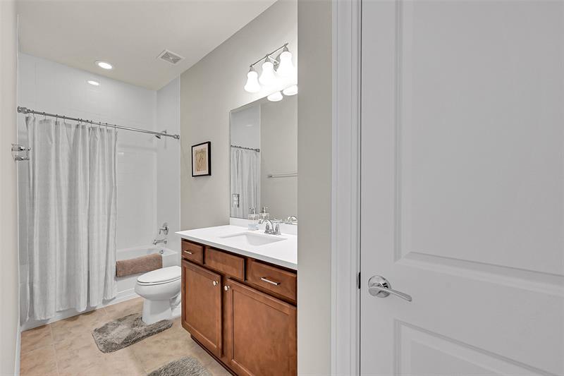 Image 22 of 43 For 964 Banyan Dr