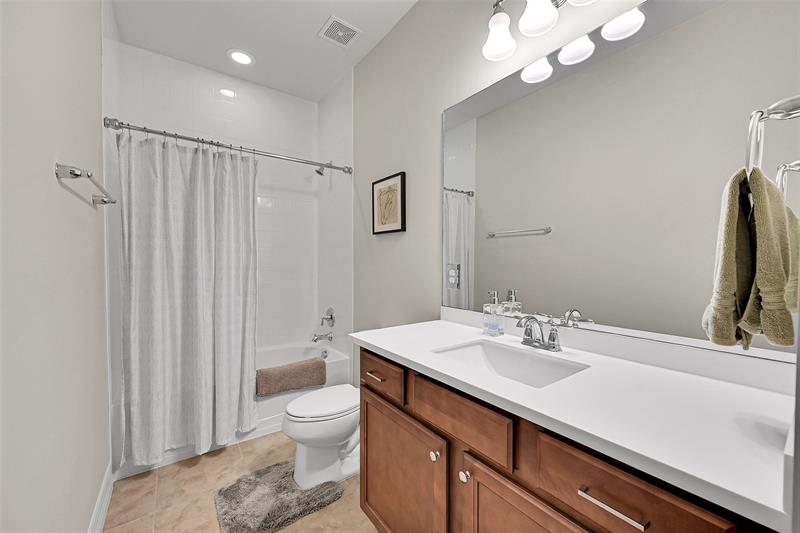 Image 23 of 43 For 964 Banyan Dr