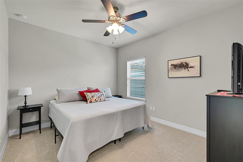 Image 24 of 43 For 964 Banyan Dr