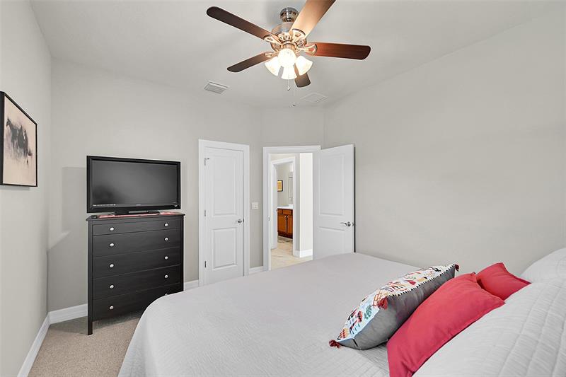Image 25 of 43 For 964 Banyan Dr