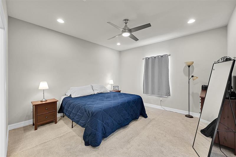 Image 26 of 43 For 964 Banyan Dr