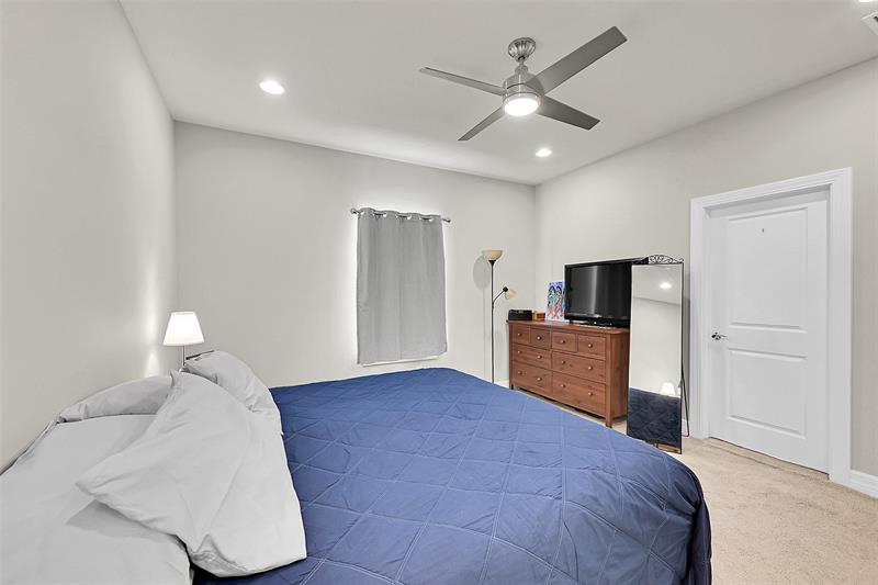 Image 27 of 43 For 964 Banyan Dr