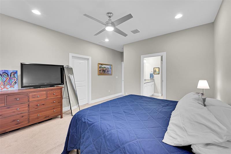 Image 29 of 43 For 964 Banyan Dr
