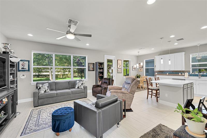 Image 3 of 43 For 964 Banyan Dr