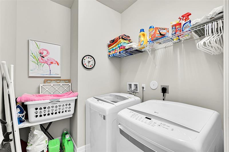Image 33 of 43 For 964 Banyan Dr
