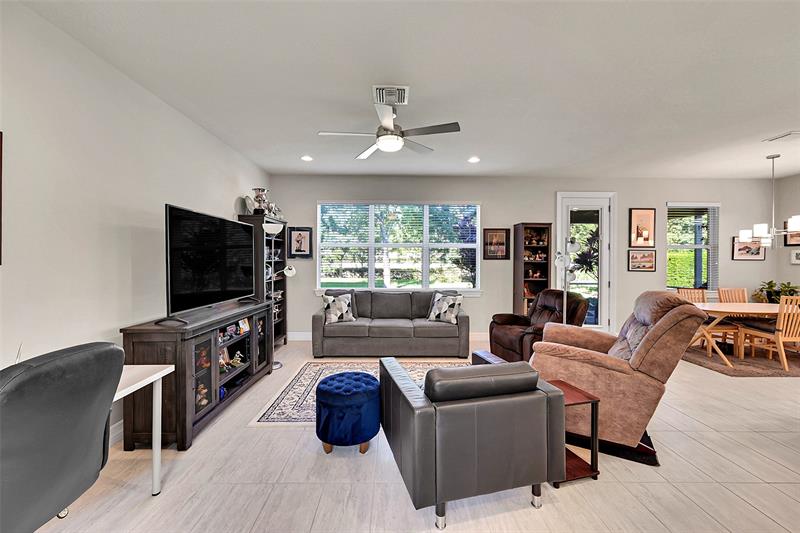 Image 4 of 43 For 964 Banyan Dr