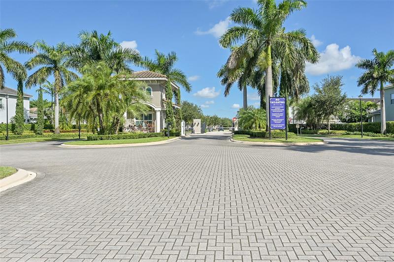 Image 41 of 43 For 964 Banyan Dr