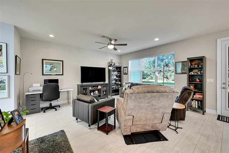 Image 5 of 43 For 964 Banyan Dr