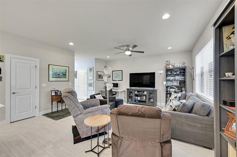 Image 6 of 43 For 964 Banyan Dr