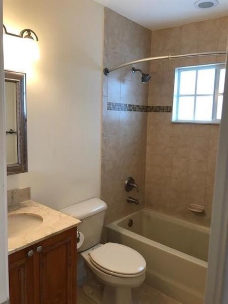 Image 3 of 7 For 410 15th Street  103