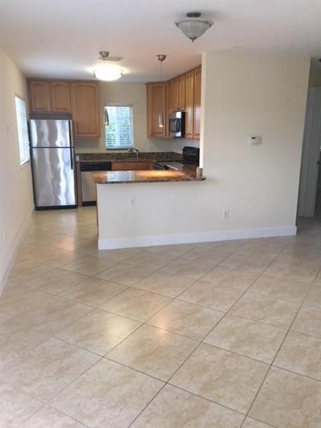 Image 5 of 7 For 410 15th Street  103