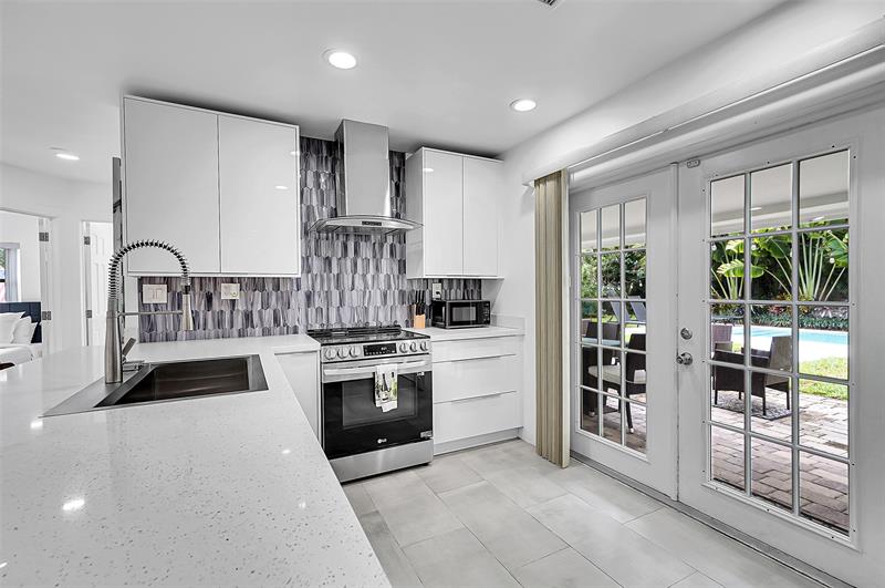 Image 11 of 48 For 400 26th Dr  