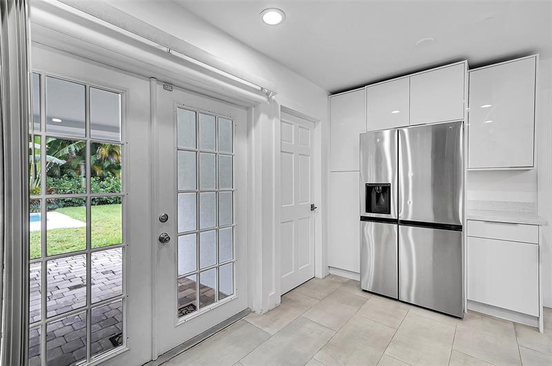 Image 12 of 48 For 400 26th Dr  