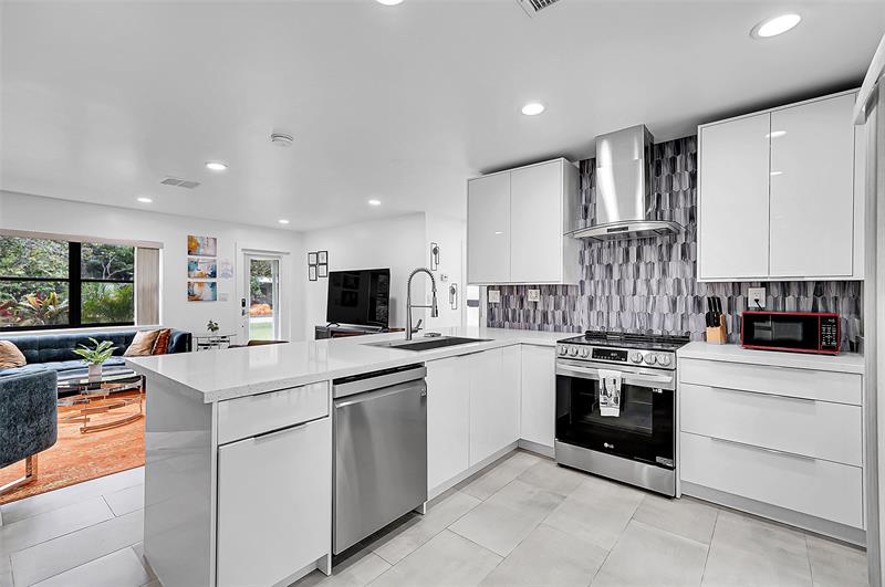 Image 14 of 48 For 400 26th Dr  