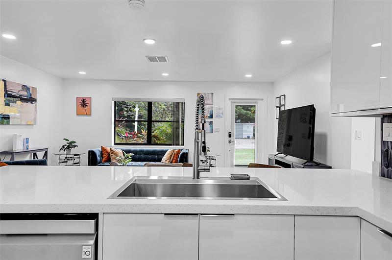 Image 16 of 48 For 400 26th Dr  