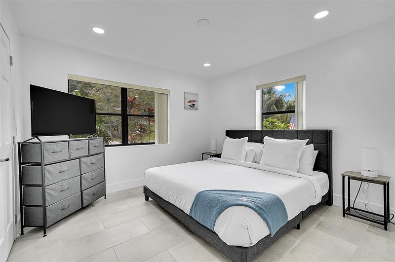 Image 18 of 48 For 400 26th Dr  