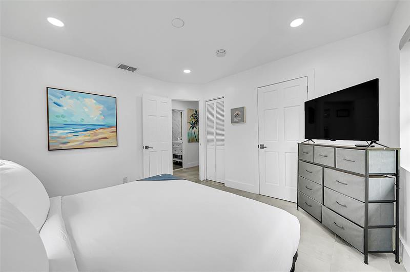 Image 19 of 48 For 400 26th Dr  