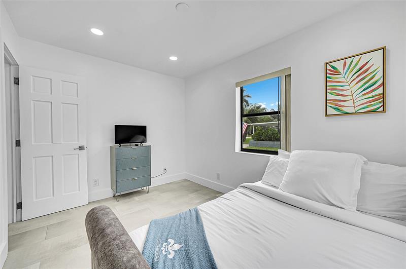Image 23 of 48 For 400 26th Dr  